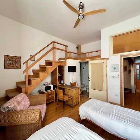 B&B Le Finestre Su Via Cavour Sassari Rum bild