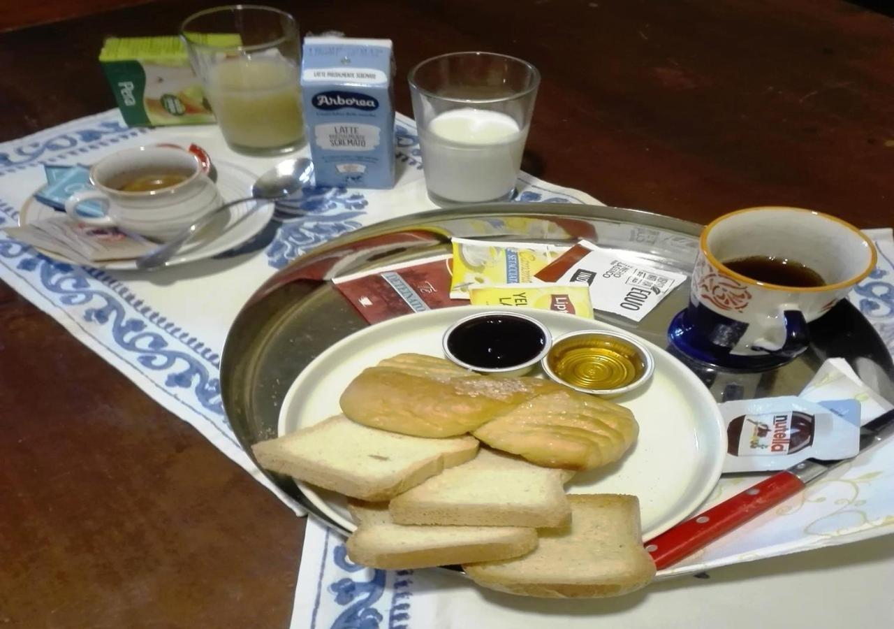 B&B Le Finestre Su Via Cavour Sassari Exteriör bild
