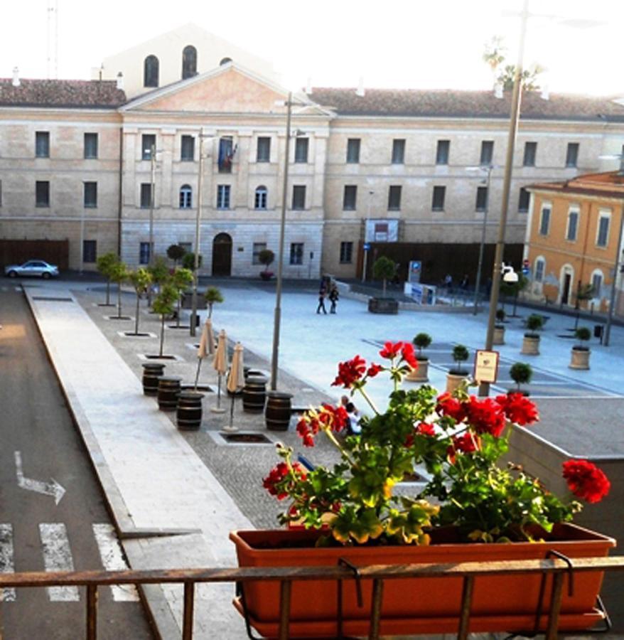 B&B Le Finestre Su Via Cavour Sassari Exteriör bild