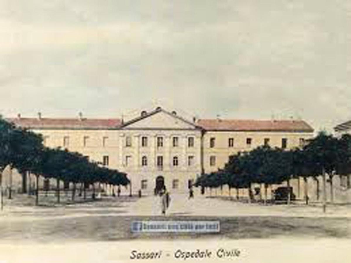 B&B Le Finestre Su Via Cavour Sassari Exteriör bild