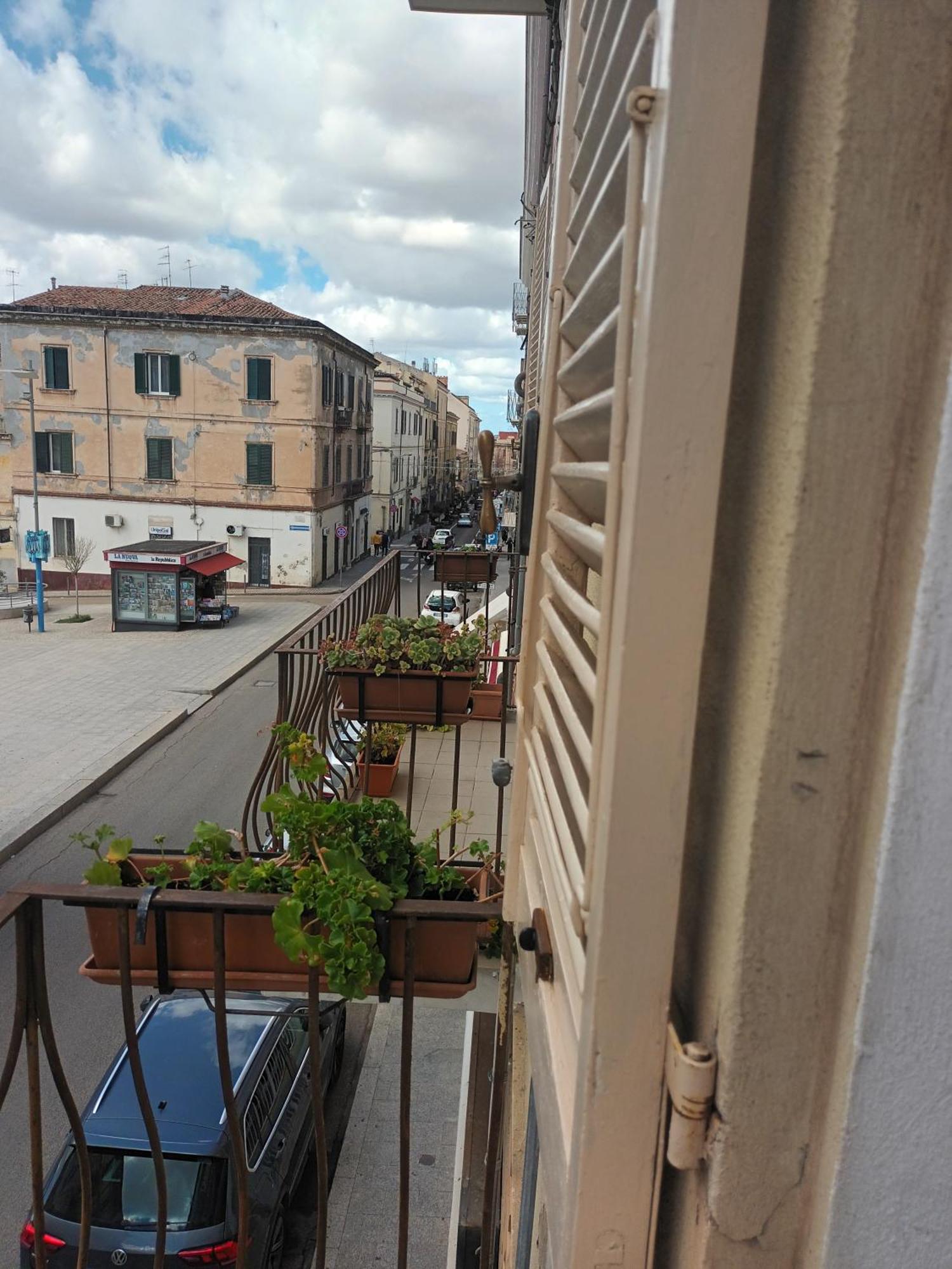 B&B Le Finestre Su Via Cavour Sassari Exteriör bild