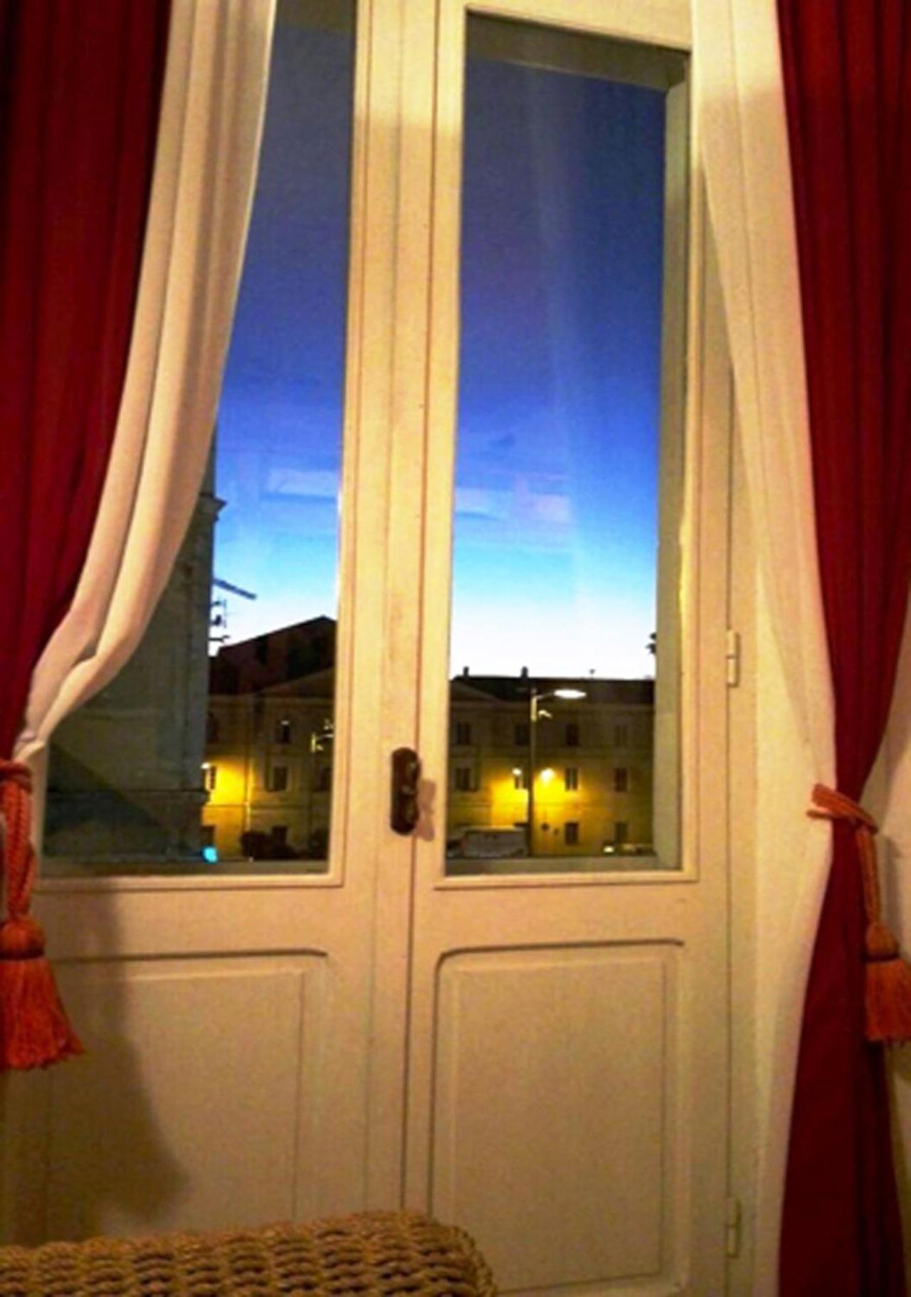 B&B Le Finestre Su Via Cavour Sassari Rum bild