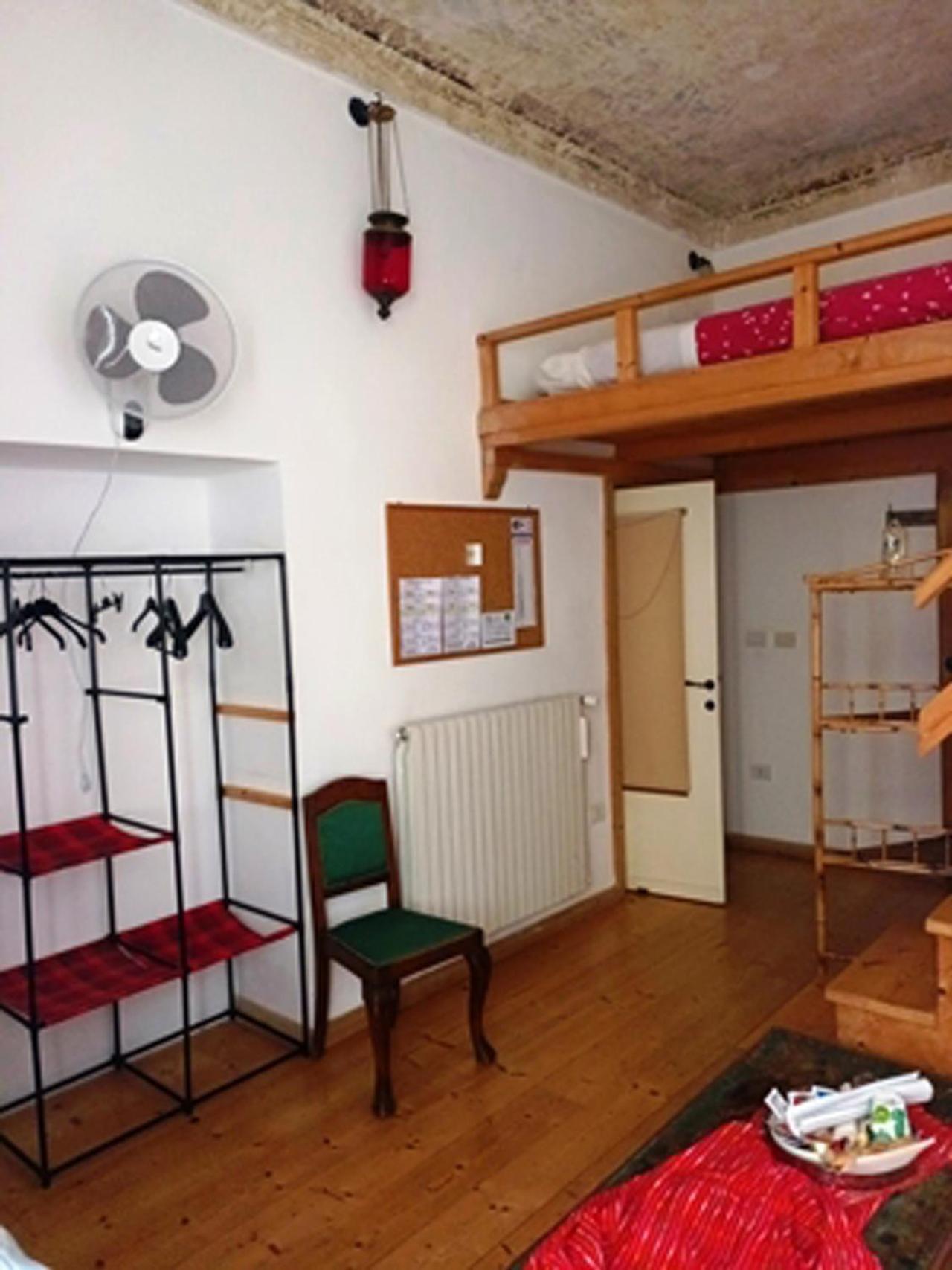 B&B Le Finestre Su Via Cavour Sassari Rum bild