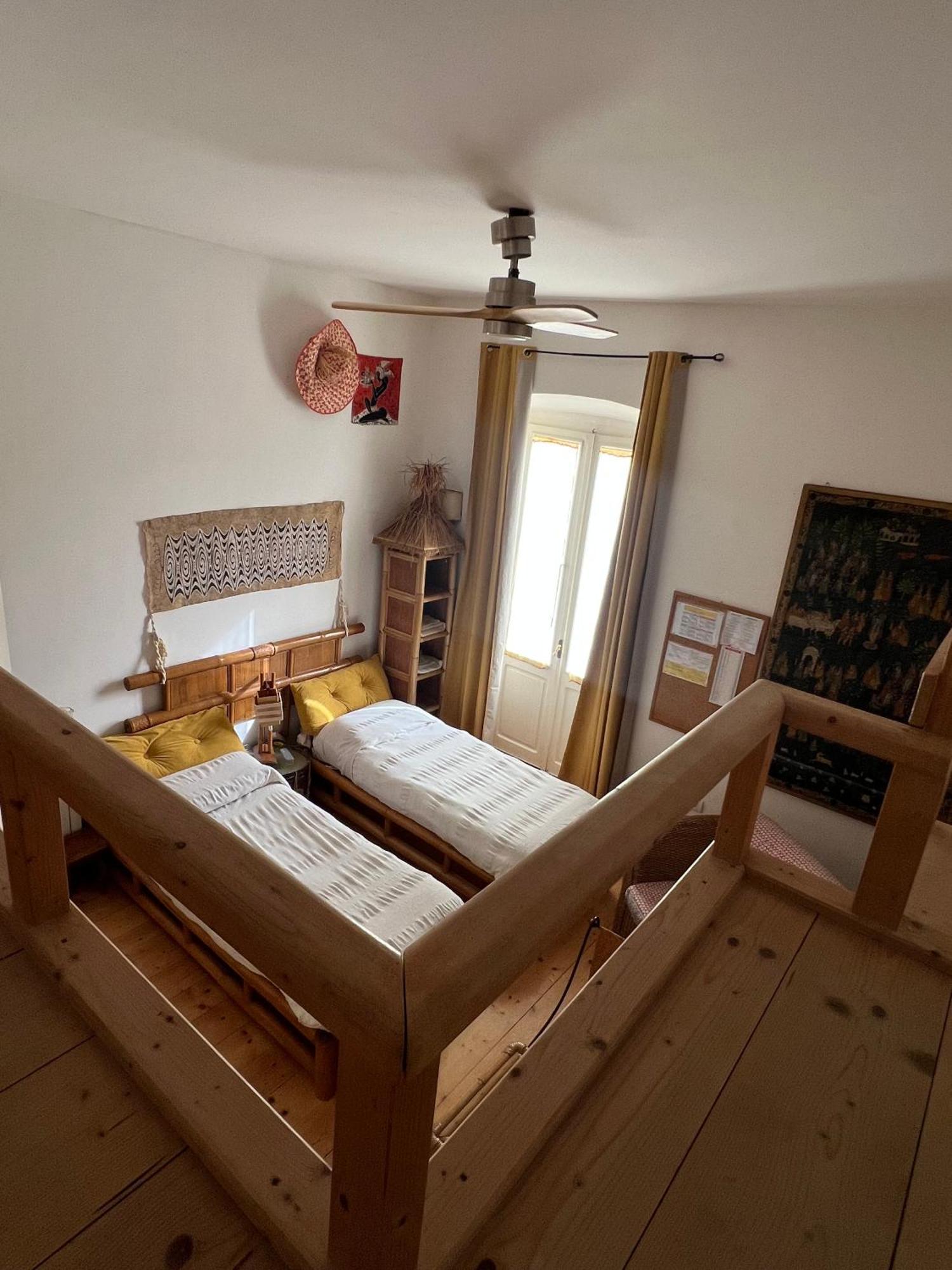 B&B Le Finestre Su Via Cavour Sassari Rum bild