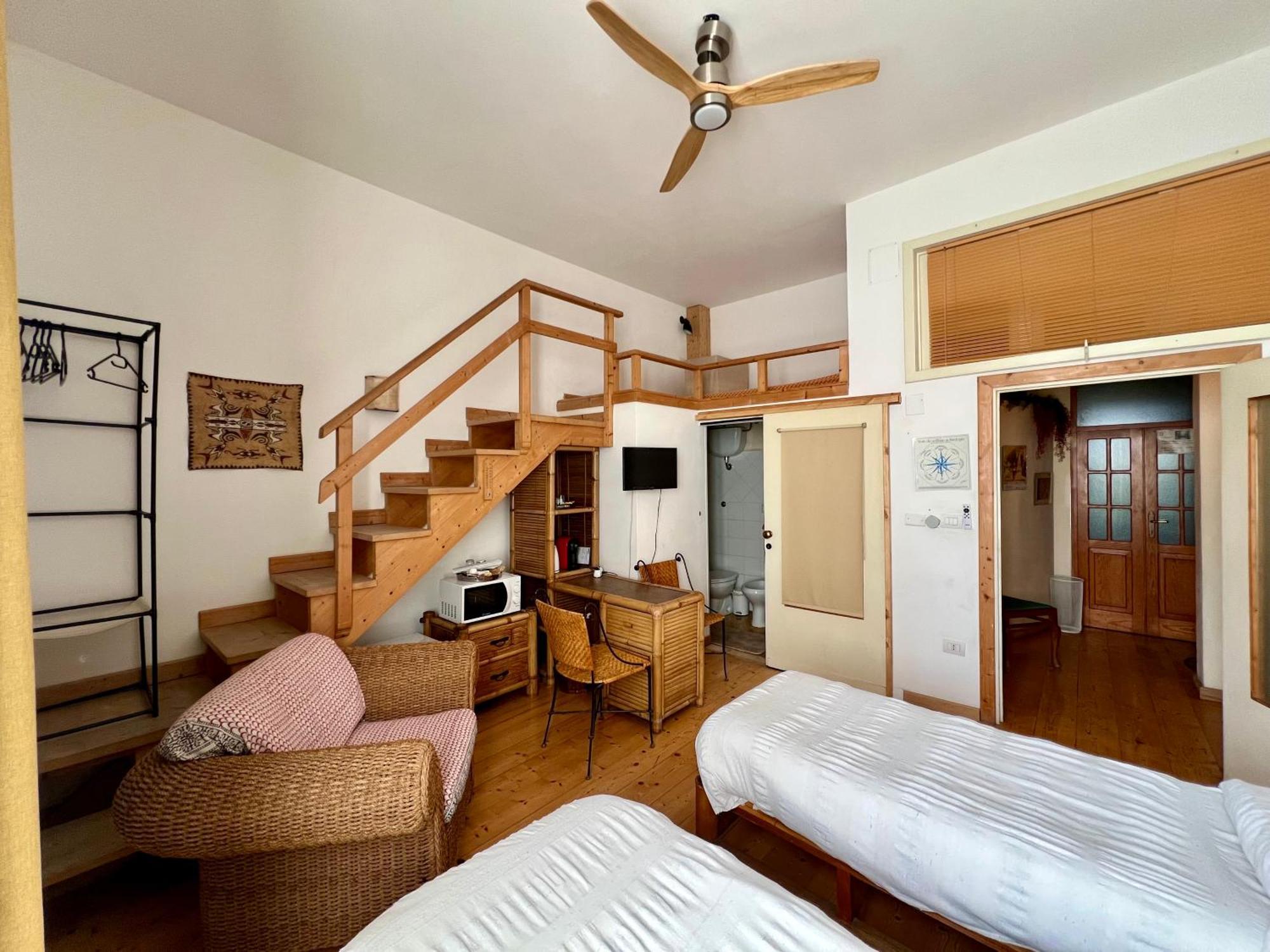 B&B Le Finestre Su Via Cavour Sassari Rum bild