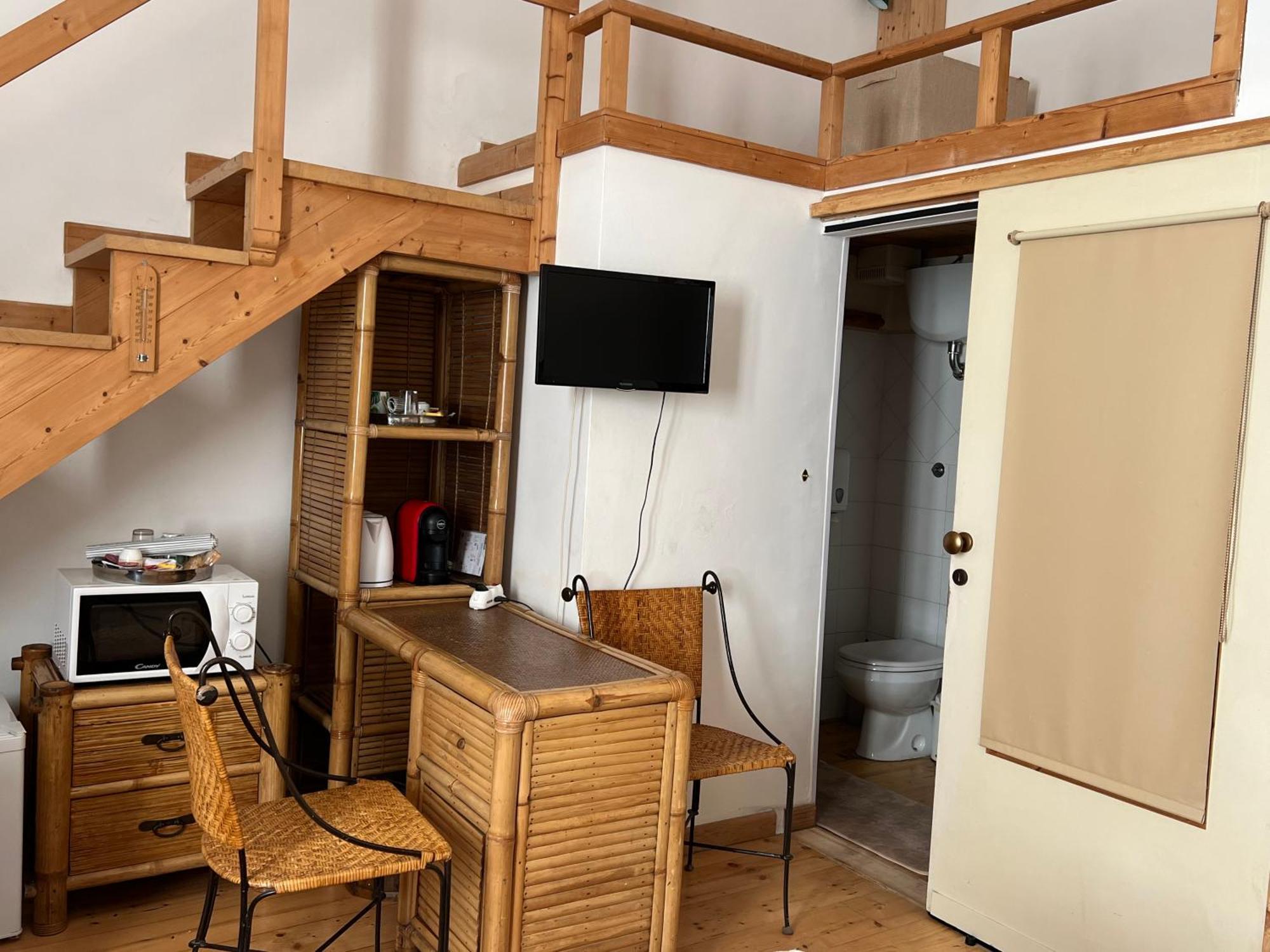 B&B Le Finestre Su Via Cavour Sassari Rum bild