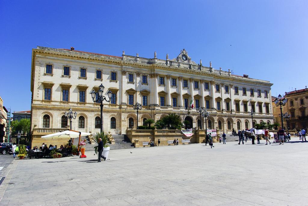 B&B Le Finestre Su Via Cavour Sassari Exteriör bild