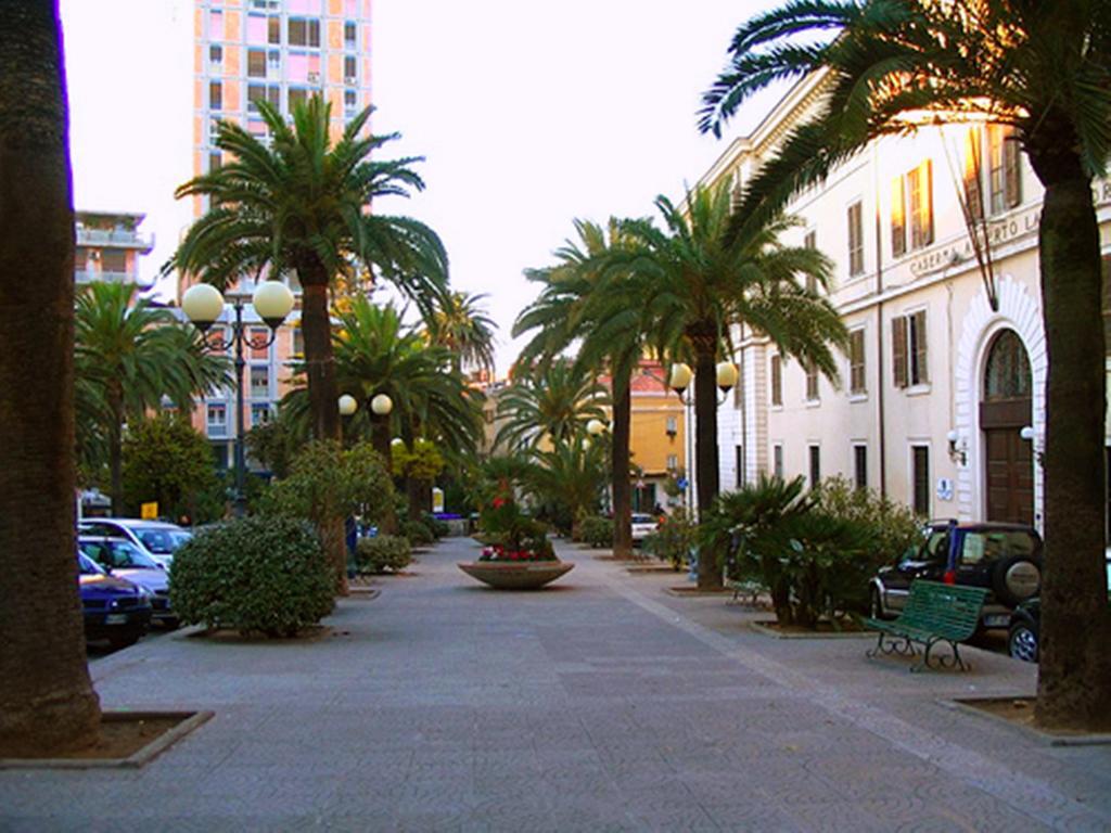 B&B Le Finestre Su Via Cavour Sassari Exteriör bild